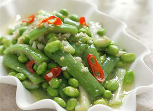 丝瓜炒毛豆的做法 夏季消暑菜之丝瓜炒毛豆