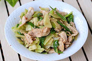 鸡胸肉炒西兰花梗怎么做 鸡胸肉炒西兰花梗的做法