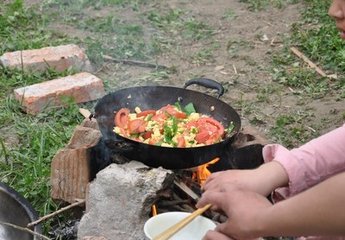 梦见野外聚餐