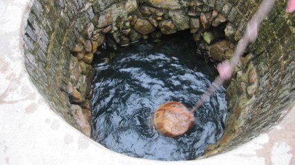 梦见挖水井