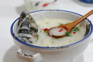 家常鱼汤豆腐的做法