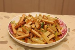 家常豆腐干炒肉的做法
