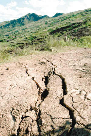 梦见天崩地裂 周公解梦梦见山崩地裂