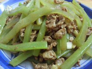 家常莴笋炒肉的做法