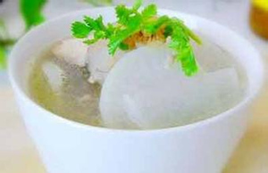 萝卜炖排骨汤的做法