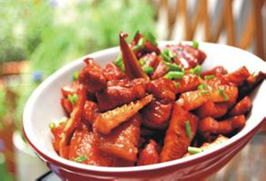 春笋烧肉的做法