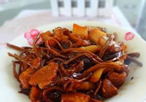 茶树菇烧肉的做法