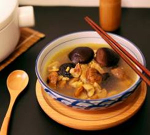 家常香菇炖鸡汤的做法