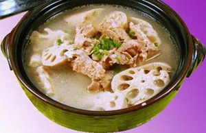 家常莲藕炖排骨的做法