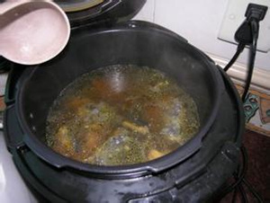 家常高压锅炖鸡的做法