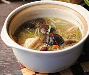 家常香菇炖鸡的做法