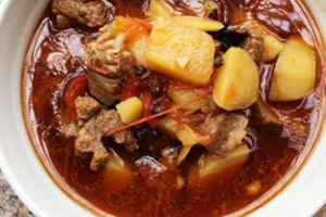 家常牛腩炖土豆的做法