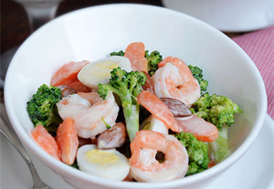 虾仁坚果沙拉的做法