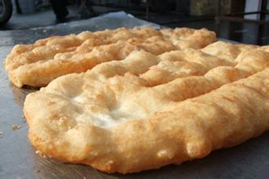 聊城美食之八批果子的做法