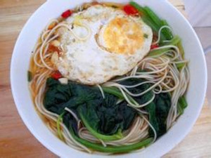 家常青菜鸡蛋面的做法