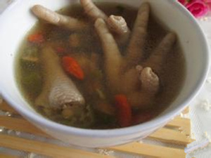 秋葵鸡爪煲汤的做法