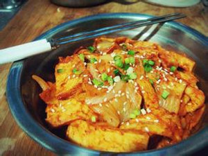 圆白菜炒饼的做法