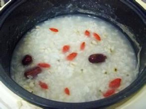 ޲