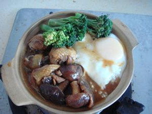 香菇滑鸡砂锅饭的做法