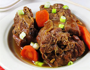 感恩母亲节食谱之红烧牛尾的做法