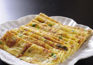 早餐小吃做法大全之香葱鸡蛋饼的做法