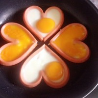 蛋怎么煎好吃 爱心火腿煎蛋做法大全图解