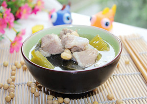 凉瓜海带排骨汤的做法 养生好汤之凉瓜海带排骨汤