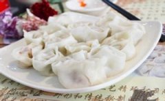 ������ɫ��ʳ֮�ϱ߽��ӵ�����