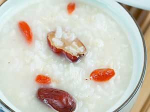 红枣麦片枸杞粥的做法