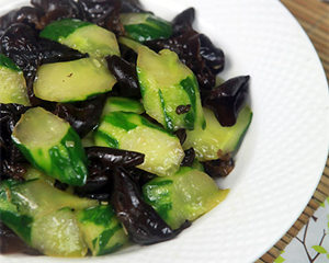 青瓜炒木耳的做法 瘦身美食之青瓜炒木耳