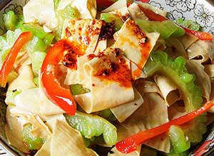 红油豆腐皮的做法