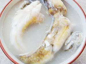 沙光鱼汤的做法