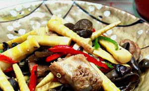 竹笋炖排骨的做法