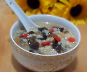 黄花菜木耳米粥