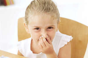 ��ͯ���ӳ�Ѫ��ô�� ��ͯ����Ѫ����Ӧ�Դ�ʩ