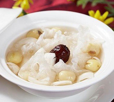 银耳莲子羹的功效 怎么做冰糖银耳莲子羹