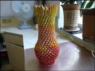 废旧挂历做花瓶