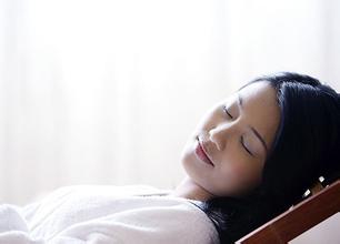 头痛怎么缓解 小睡对头疼有缓解作用