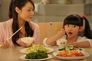 小孩不吃饭怎么办