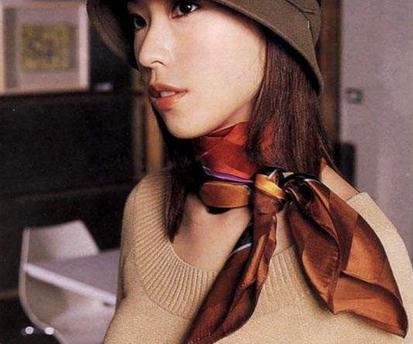 什么颜色的丝巾百搭 丝巾颜色选择小技巧