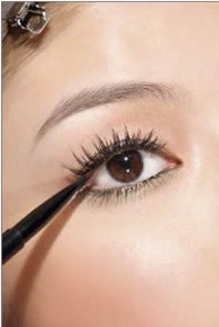 画眼妆的步骤 画眼妆的步骤教程图解