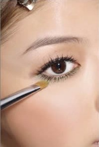 画眼妆的步骤 画眼妆的步骤教程图解