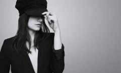 ��ɫ�·�����ʲô��ɫ�ÿ�