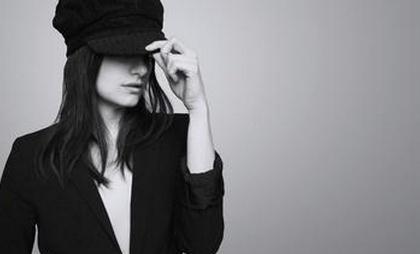 ��ɫ�·�����ʲô��ɫ�ÿ�