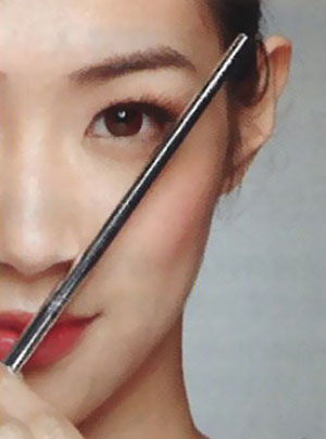 如何自己修眉
