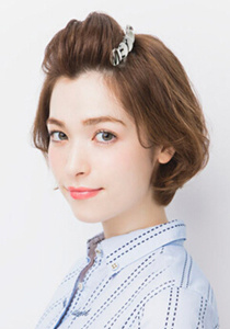 短卷发怎么扎好看 短卷发怎么扎好看图片