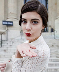 欧美女生短发街拍发型 欧美帅气街拍图片