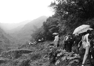 雨天登山注意什么