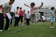 Ů��������Զ���� վ�ȽŸ��ǹؼ�