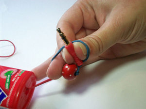 创意旧物改造之口香糖瓶子制作实用的收纳耳机线